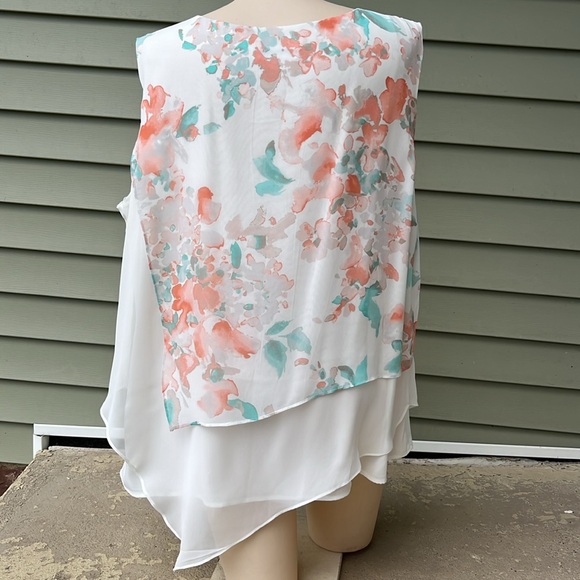 Like new Calvin Klein asymmetrical sleeveless dressy top - Picture 4 of 11